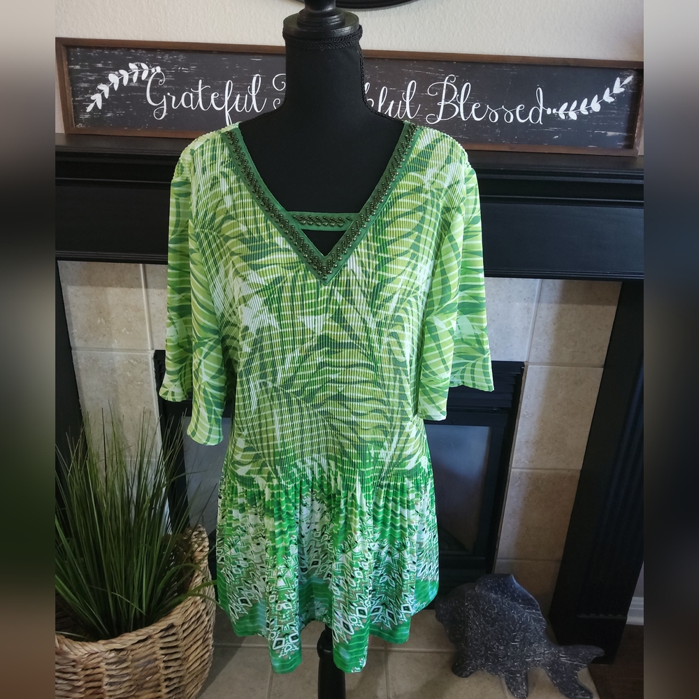 Green V-Neck Patterned Women's Top